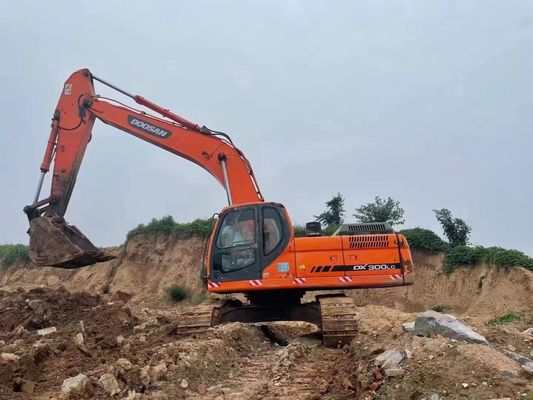 From China's second-hand Doosan excavator DX300LC 30 ton large mining excavator