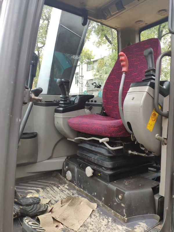 Gebrauchtes 8 Tonnen schweres Volvo Bagger gut gepflegt heute erhältlich zu einem günstigen Preis