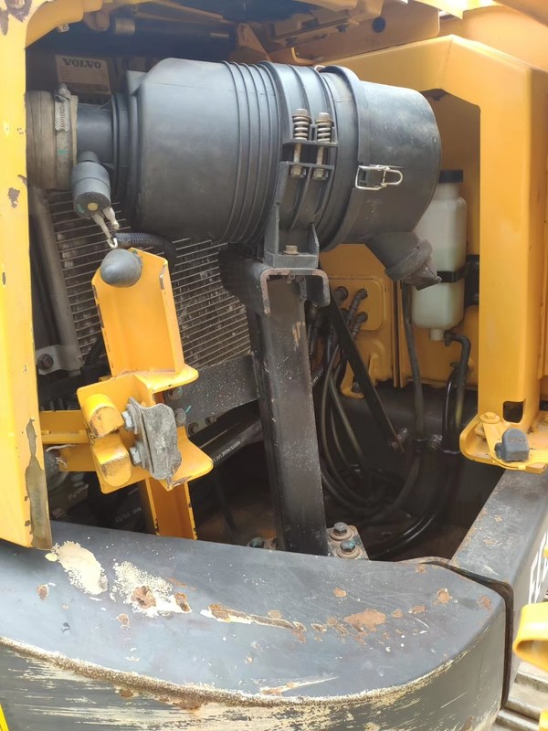 Gebrauchtes 8 Tonnen schweres Volvo Bagger gut gepflegt heute erhältlich zu einem günstigen Preis