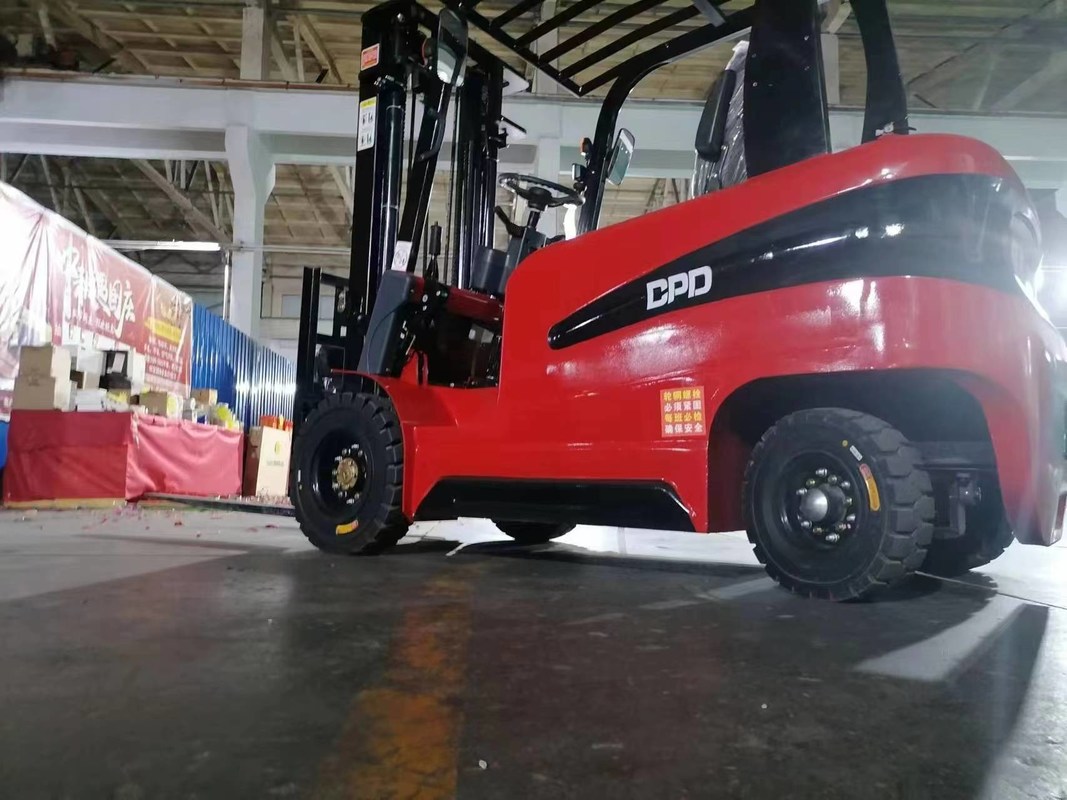 Brandneue Mini-Diesel-Gabelstapler und brandneue Mini-Elektro-Gabelstapler