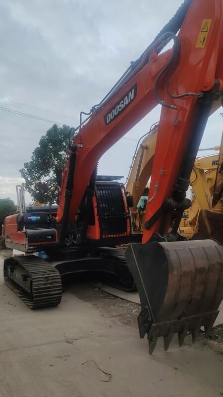 Gebrauchtes, kostengünstiges Baggergerät Doosan DX225LC 22000 kg für Erd- und Steinbau